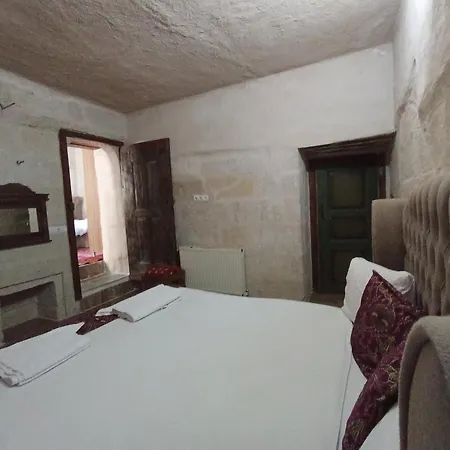 Sandik Cave House *