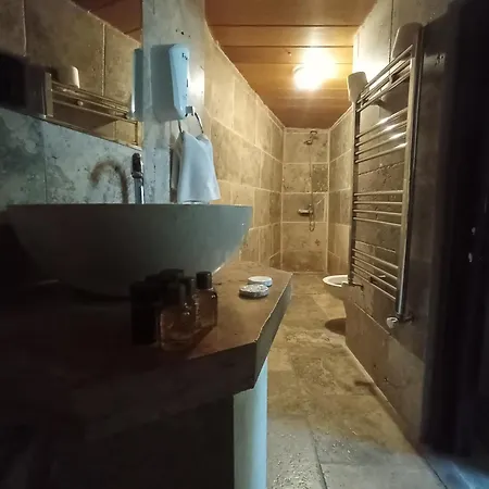 Sandik Cave House *