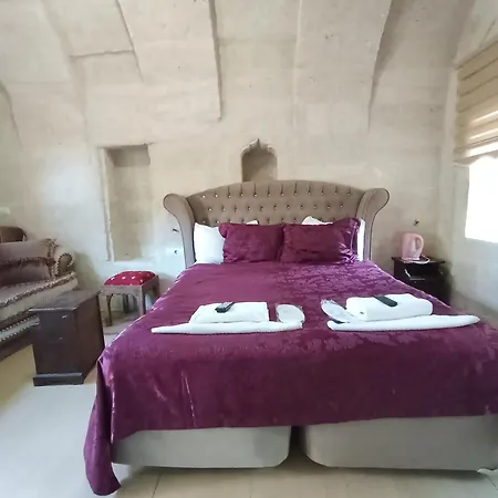 Sandik Cave House *